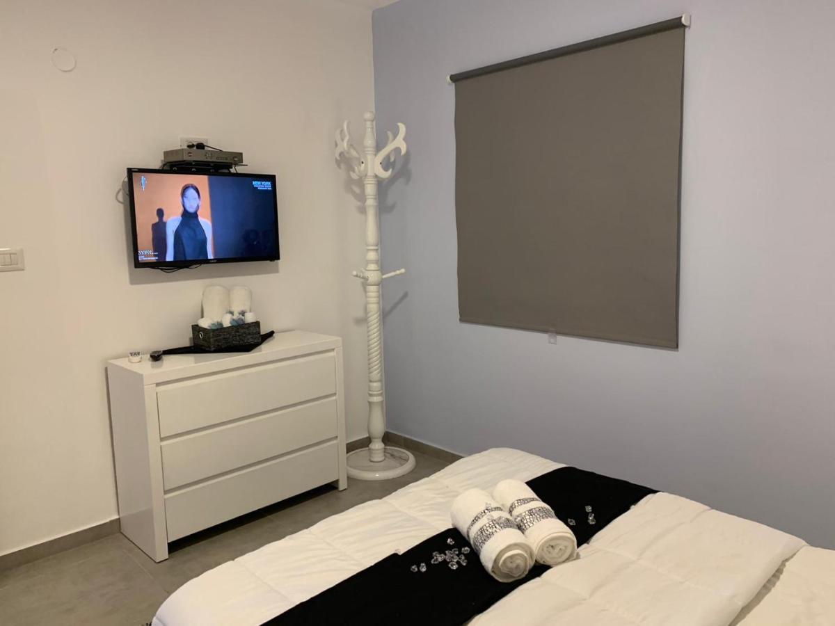 דירת 5 חדרים מול הים Apartment Bat Yam Ngoại thất bức ảnh